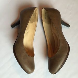 Kelly & Katie brown pumps